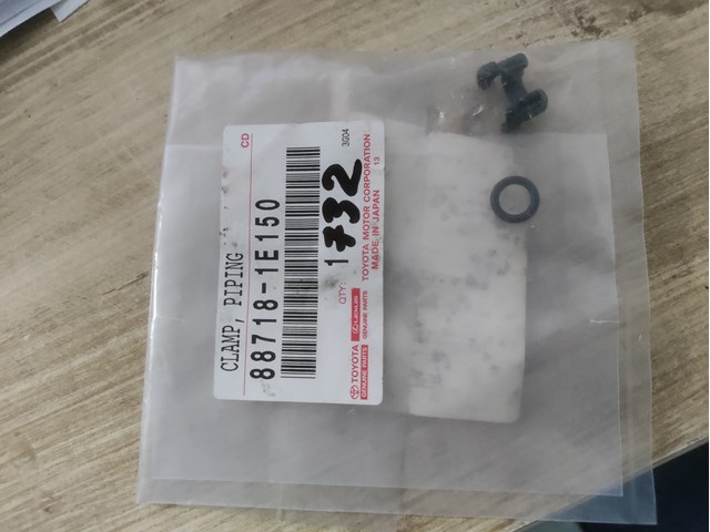 Abrazadera de manguera de aire acondicionado 887181E150 TOYOTA