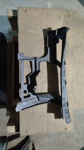 Soporte de paragolpes delantero derecho 5K0807724B VAG