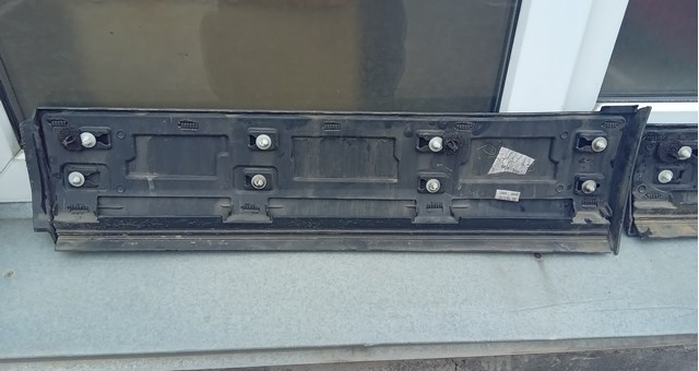 Молдинг задней правой двери, нижний Land Rover LR116798