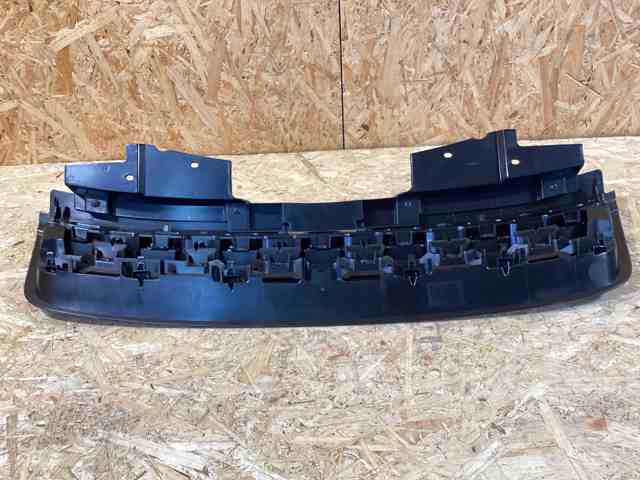 Купить LR127710 Land Rover Решетка радиатора