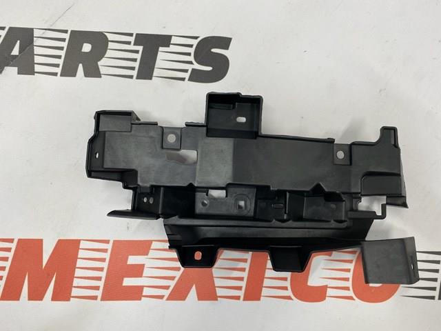 Купить GSH750104 Mazda Крепление бампера