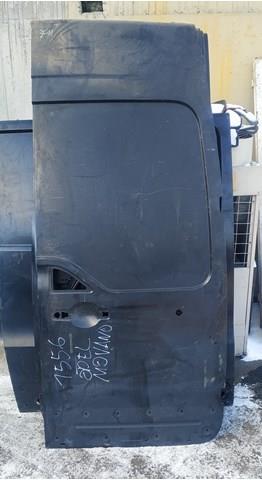 Puerta de batientes de furgoneta trasera derecha 901005942R RENAULT