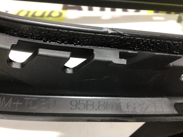 Решетка бампера переднего правая 95B807682H1E0 Porsche