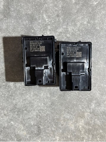 Купить A9079054507 Mercedes Кнопки переднего правого стекло подъемника