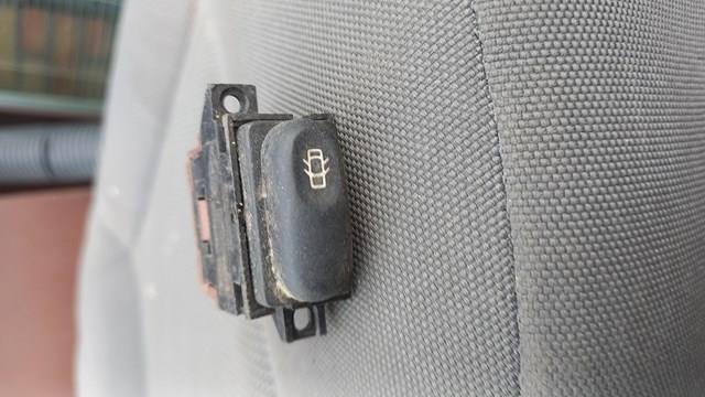 Boton Bloqueo Para Puerta 7700845435 RENAULT