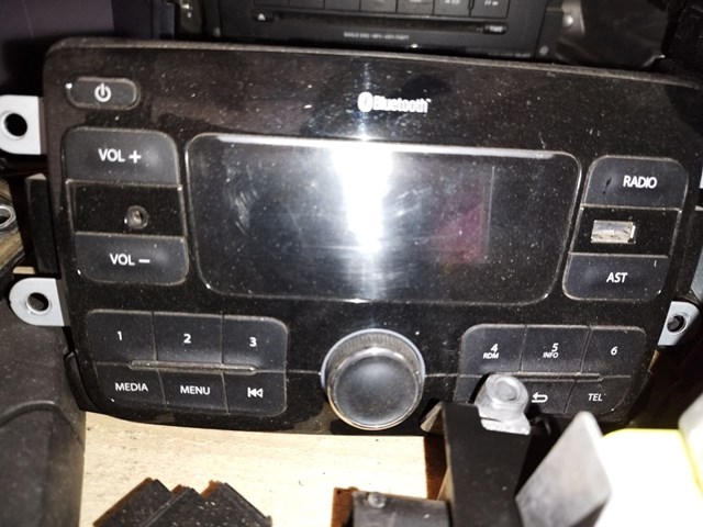 Магнитола (радио AM/FM) Renault (RVI) 281155552R цена, от 126.69 USD
