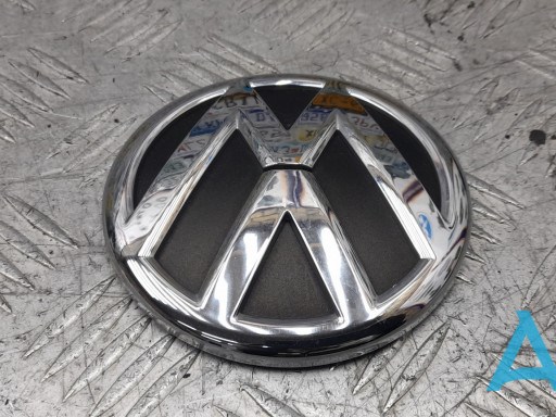 Эмблема крышки багажника (фирменный значок) на Volkswagen Polo V RUS 