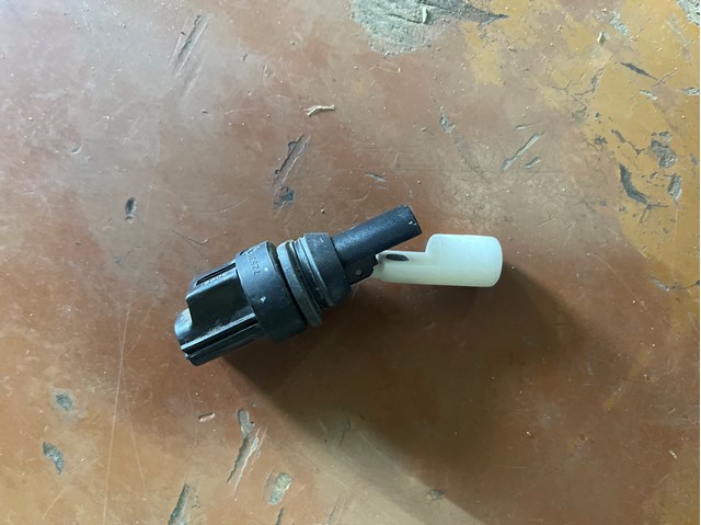 Interruptor del nivel, depósito de agua de lavado 1234154 FORD