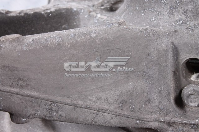 C2P12735 Jaguar Цапфа правая