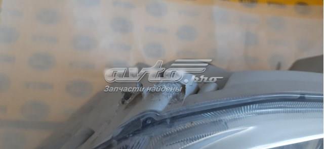 Фара правая Toyota 8114533720