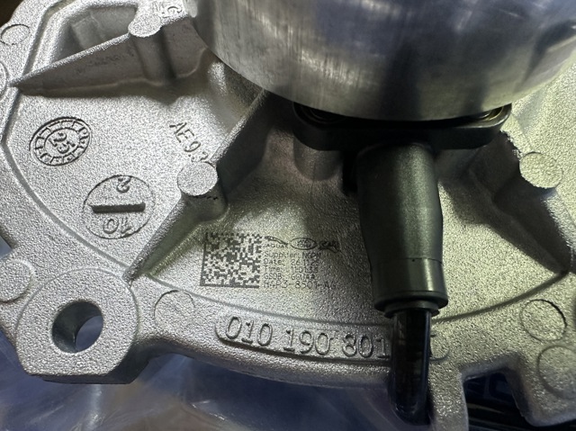 Помпа охлаждения Land Rover 122123458 цена, от 254.24 USD