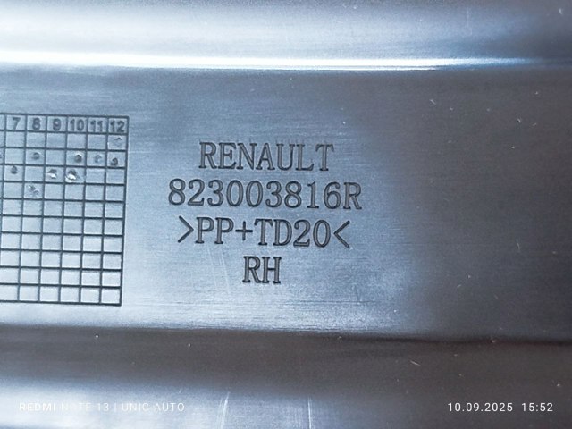 Стекло двери задней правой 823003816R Renault (RVI)