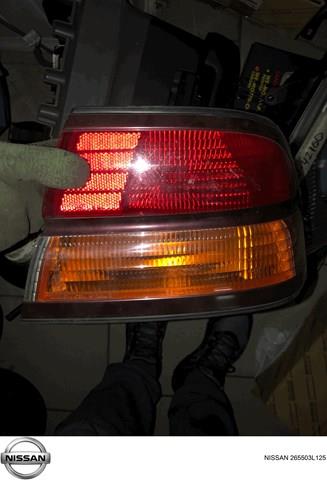 265543L125 Nissan lanterna traseira direita