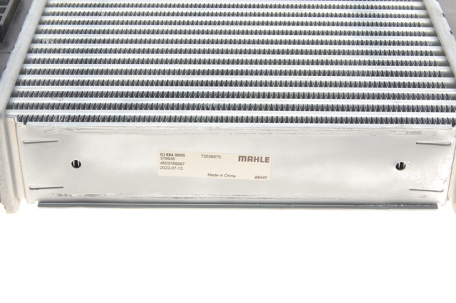 Интеркулер CI684000S Mahle Original