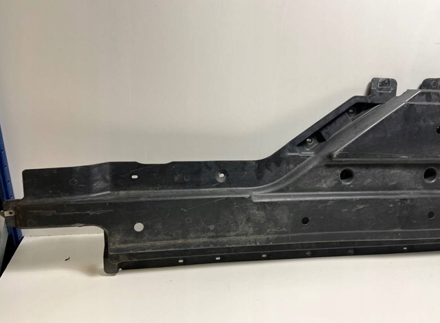 Защита днища передняя правая Land Rover LR092677