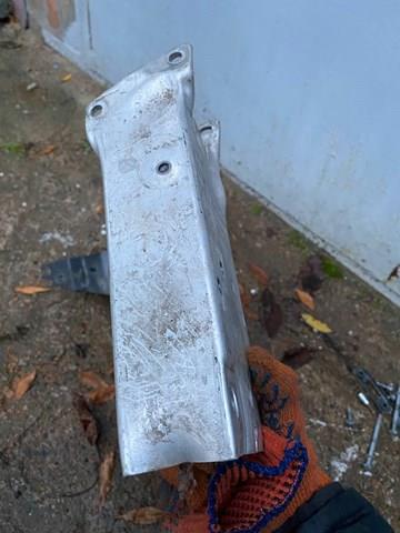 Кронштейн усилителя переднего бампера 51117406391 BMW