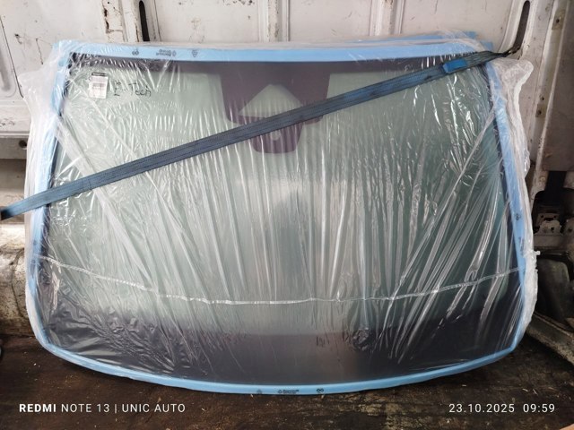 Купить 727121215R Renault (RVI) Ветровое стекло