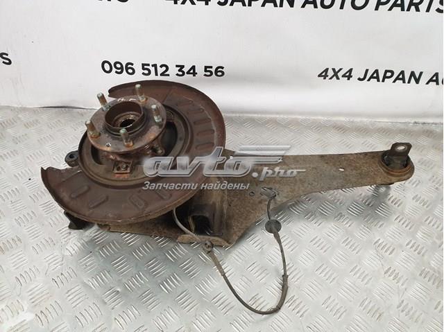 Кулак поворотний правий EH4428200 MAZDA