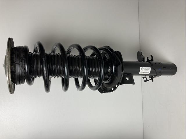 Амортизатор передний левый LR084745 Land Rover