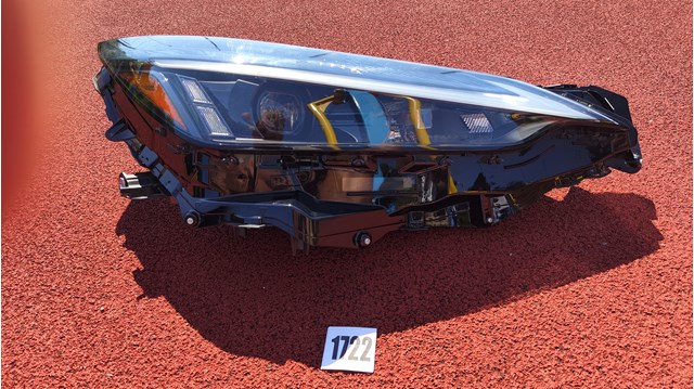 Правая фара 81110F6010 Toyota