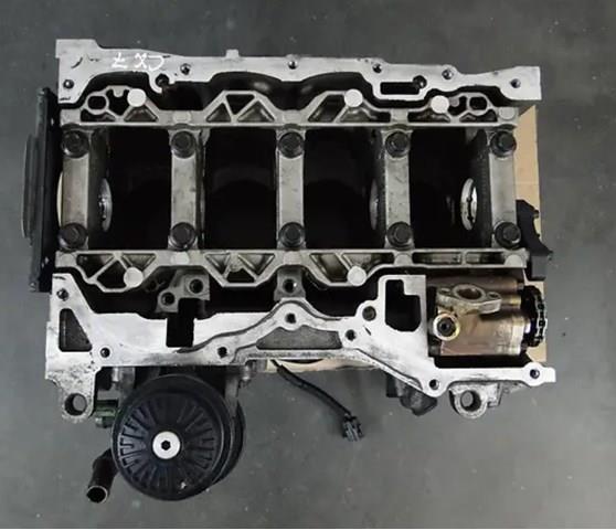 Блок цилиндров двигателя на Mazda MPV II 