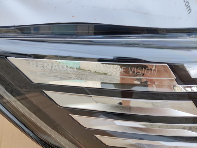 Купить 260601790R Renault (RVI) Фара левая передняя