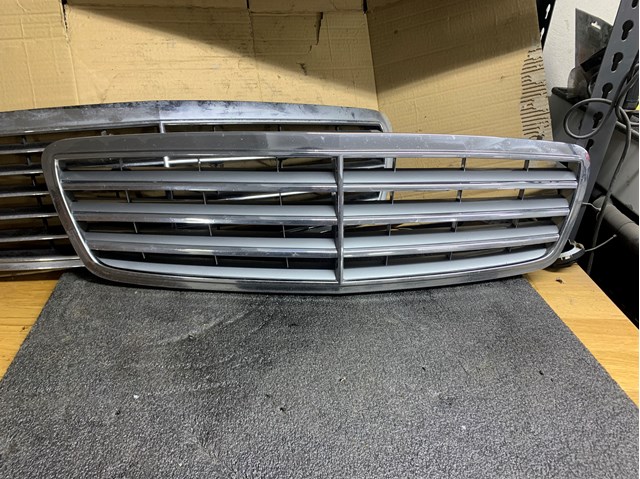 A2038800223 Mercedes Решетка радиатора