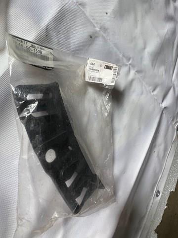 Кронштейн бампера переднего, внешний правый Mazda TK4850153B