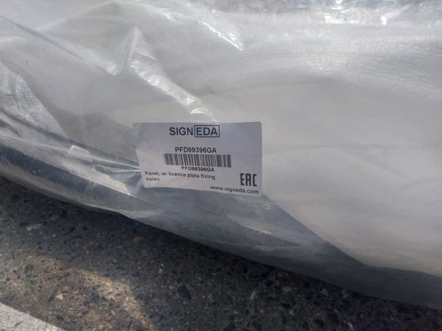 Решетка бампера переднего центральная Signeda PFD99396GA цена, от 26.20 USD