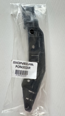 Кронштейн бампера переднего, правый Signeda PCR43032AR