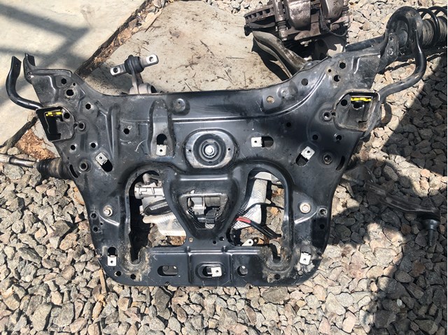 Подрамник передний A1776207101 Mercedes