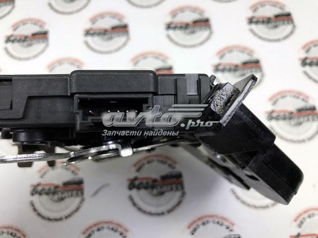 Замок стекла задней 3/5-й двери (ляды) Land Rover LR088571