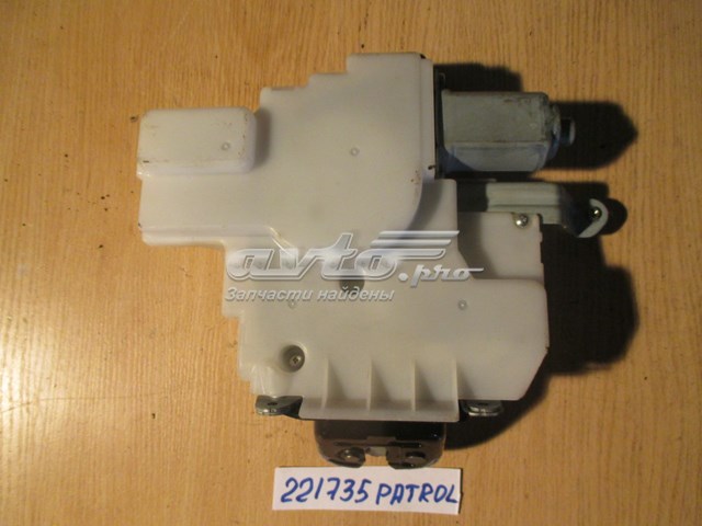 905001AA0A Nissan/Infiniti Замок пятой двери