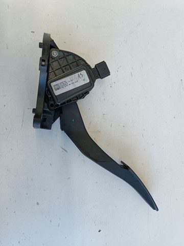 Педаль газа LR061002 Land Rover