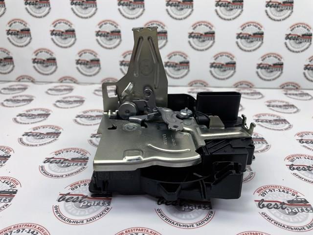 Замок двери задней левой LR070433 Land Rover