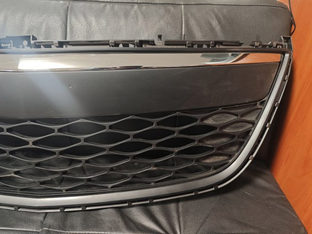 Купить EH45501T0H Mazda Решетка бампера переднего