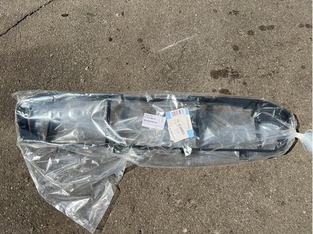 Нижний дефлектор радиатора 51748080571 BMW