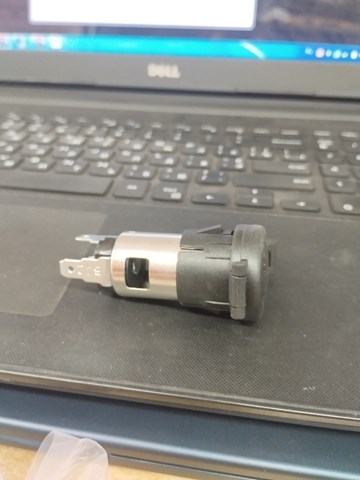 Compre Acendedor de cigarros KIA Carnival 1