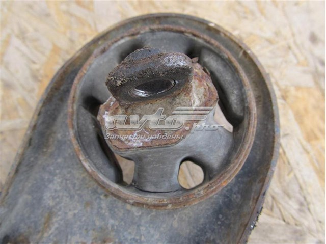Рычаг (тяга) задней подвески продольный нижний правый 552802P410 Hyundai/Kia