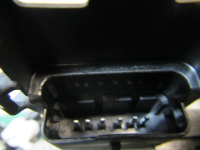 Замок двери водителя на Peugeot 301  