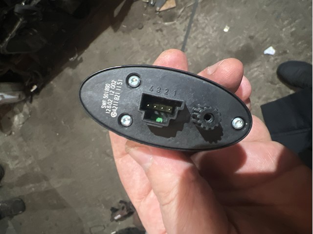 A2118211151 Mercedes Кнопка салона привода замка 3/5 двери (ляды)/крышки багажника