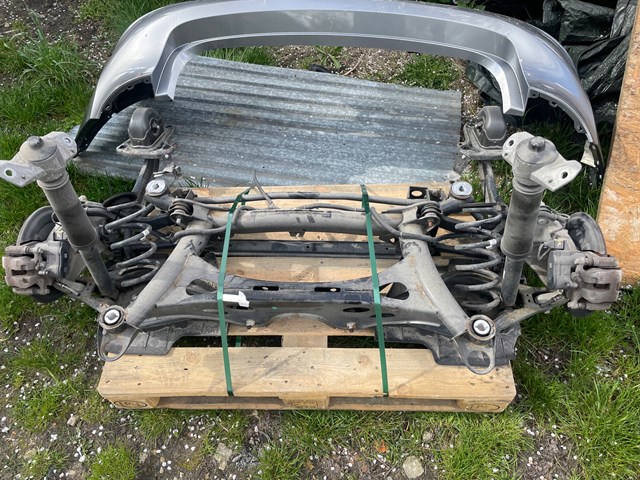 Цапфа задняя левая 32246249 Volvo