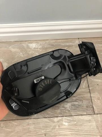 Лючок бензобака KB7W42410 Mazda