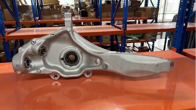 LR043581 Land Rover Цапфа - поворотный кулак передний, правый