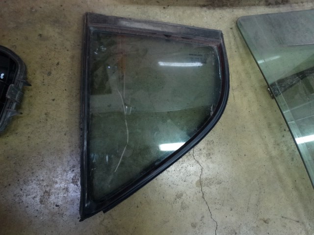 Стекло угловое двери задней Mitsubishi MR720217