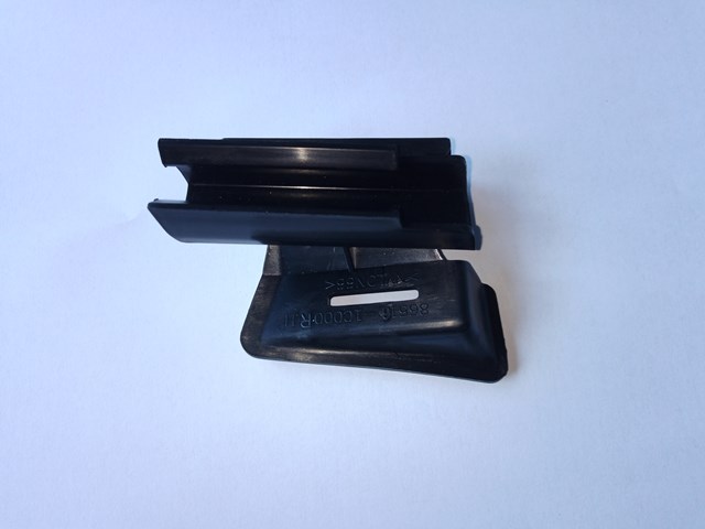 Soporte de paragolpes delantero exterior derecho 865161C000 HYUNDAI
