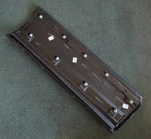 LR137421 Land Rover Молдинг двери задней левой нижний