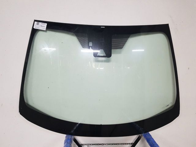 561010DB81 Toyota Автостекло