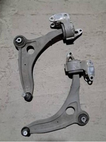 Нижний рычаг LR166006 Land Rover
