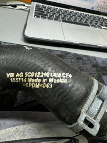 5C0122101AM VAG шланг (патрубок радиатора охлаждения верхний)